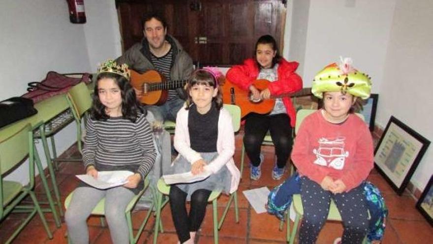 Participantes en el taller de villancicos.