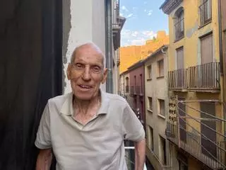 Francisco Orozco, cardoní de 96 anys: "Surto a passejar d’hora al matí perquè a la tarda no s’hi pot estar"