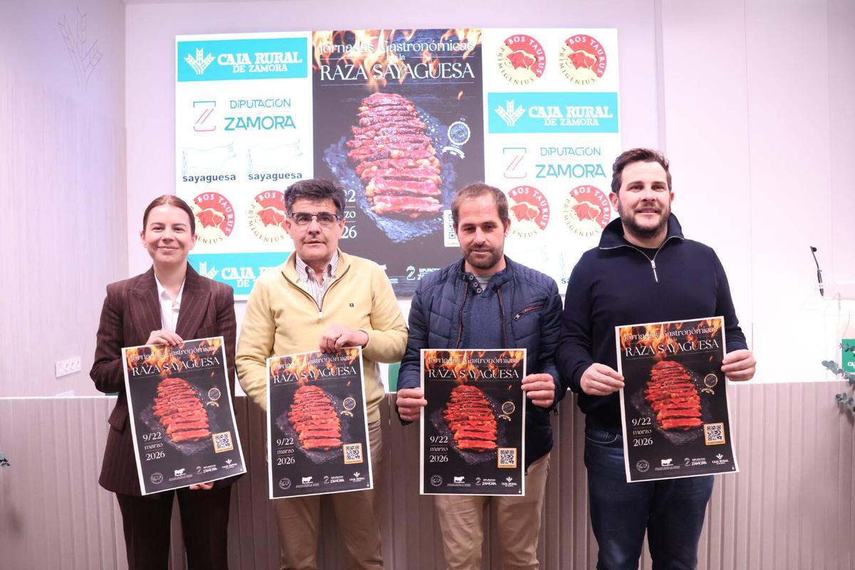 Responsables de la asociación, Huertos y De la Parte (primero por la derecha) presentan las jornadas.