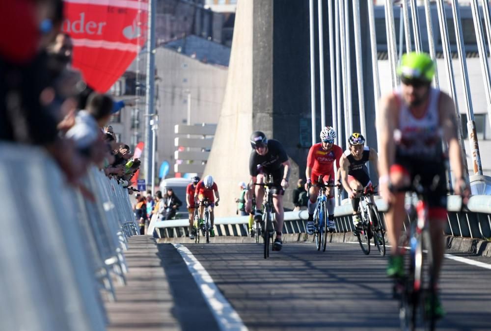 El Mundial de Triatlón en Pontevedra, la fiesta del deporte. // G. Santos