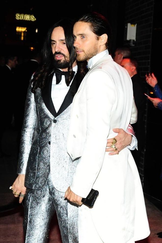 Fiesta tras la Gala Met, Alesandro Michele y Jared Letto.