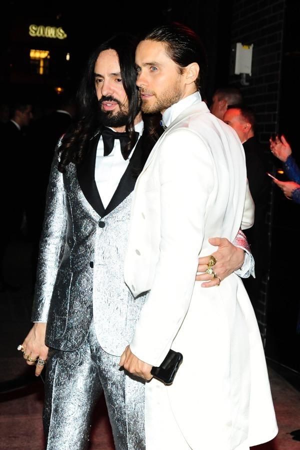 Fiesta tras la Gala Met, Alesandro Michele y Jared Letto.