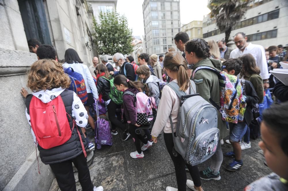 Unos 370.000 alumnos vuelven a las aulas gallegas con la incoporación de alumnos de Infantil y Primaria, y ESO, Bachillerato, FP el jueves.