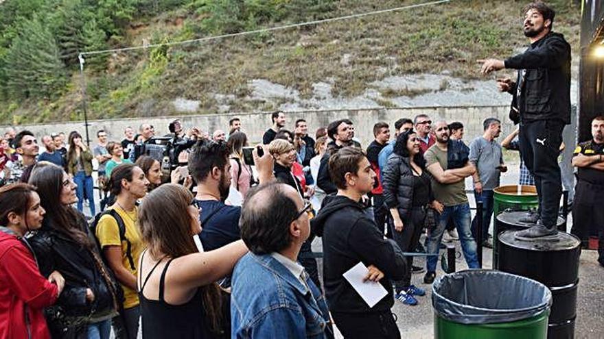 David Moreno, un dels ideòlegs del parc, agraint als usuaris la seva visita abans d&#039;entrar al parc, ahir