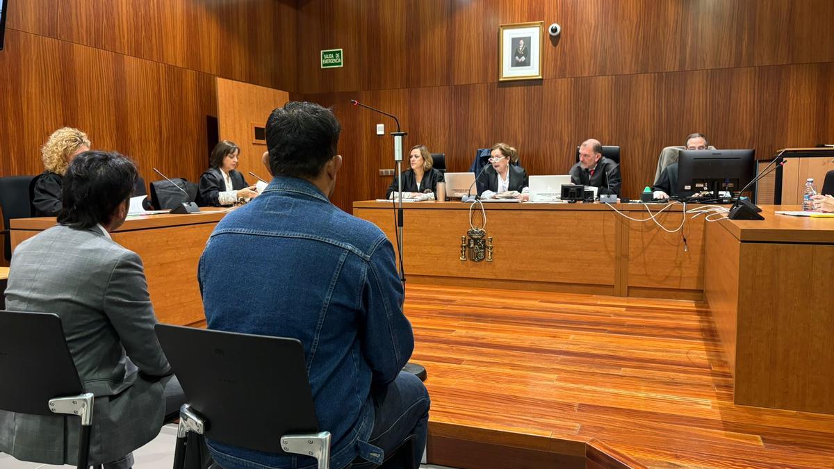 Ahmed Toqeer, este lunes, en el banquillo de los acusados de la Audiencia Provincial de Zaragoza.