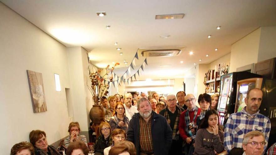 Asistentes, ayer, a la primera actuación del Certamen de habaneras, en Luanco.