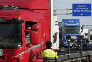 Cerrada al tráfico la autopista AP-7 en dirección a Francia por las protestas