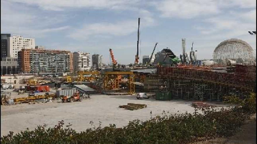 el puente y su azud. El puente en obras