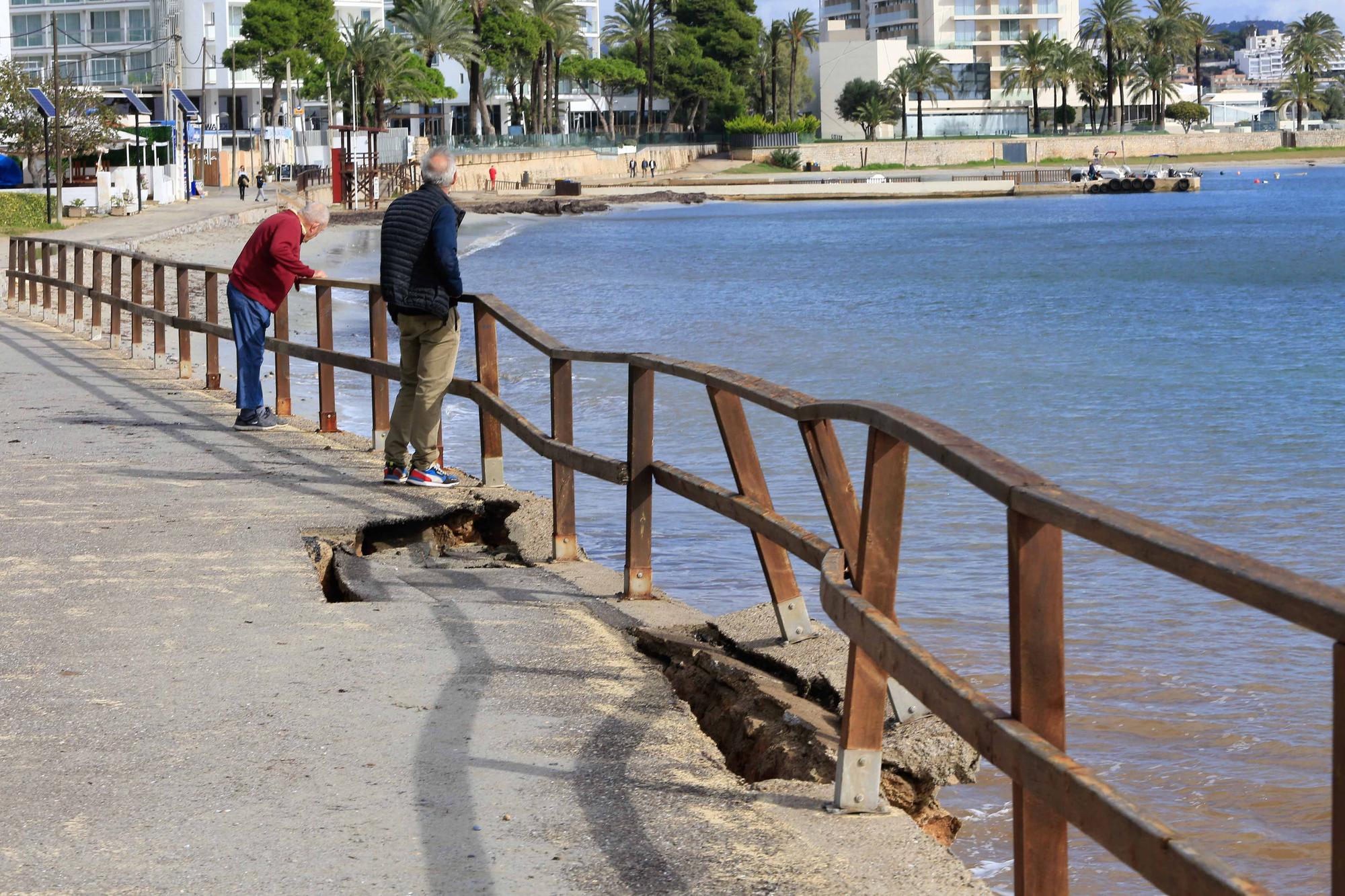 El paseo de Platja d’en Bossa se hunde sobre el mar