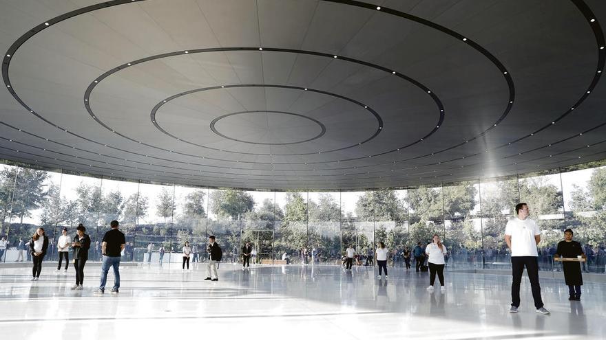 El centro de recepción de visitantes del &quot;Apple Park&quot;, este martes. // Stephen Lam