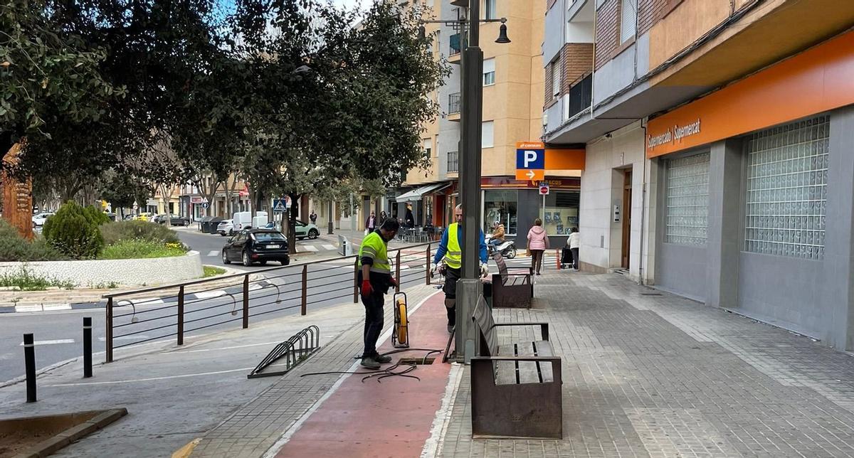 Los trabajos de reparación del alumbrado público de l'Alcúdia se prolongarán durante cerca de un año.