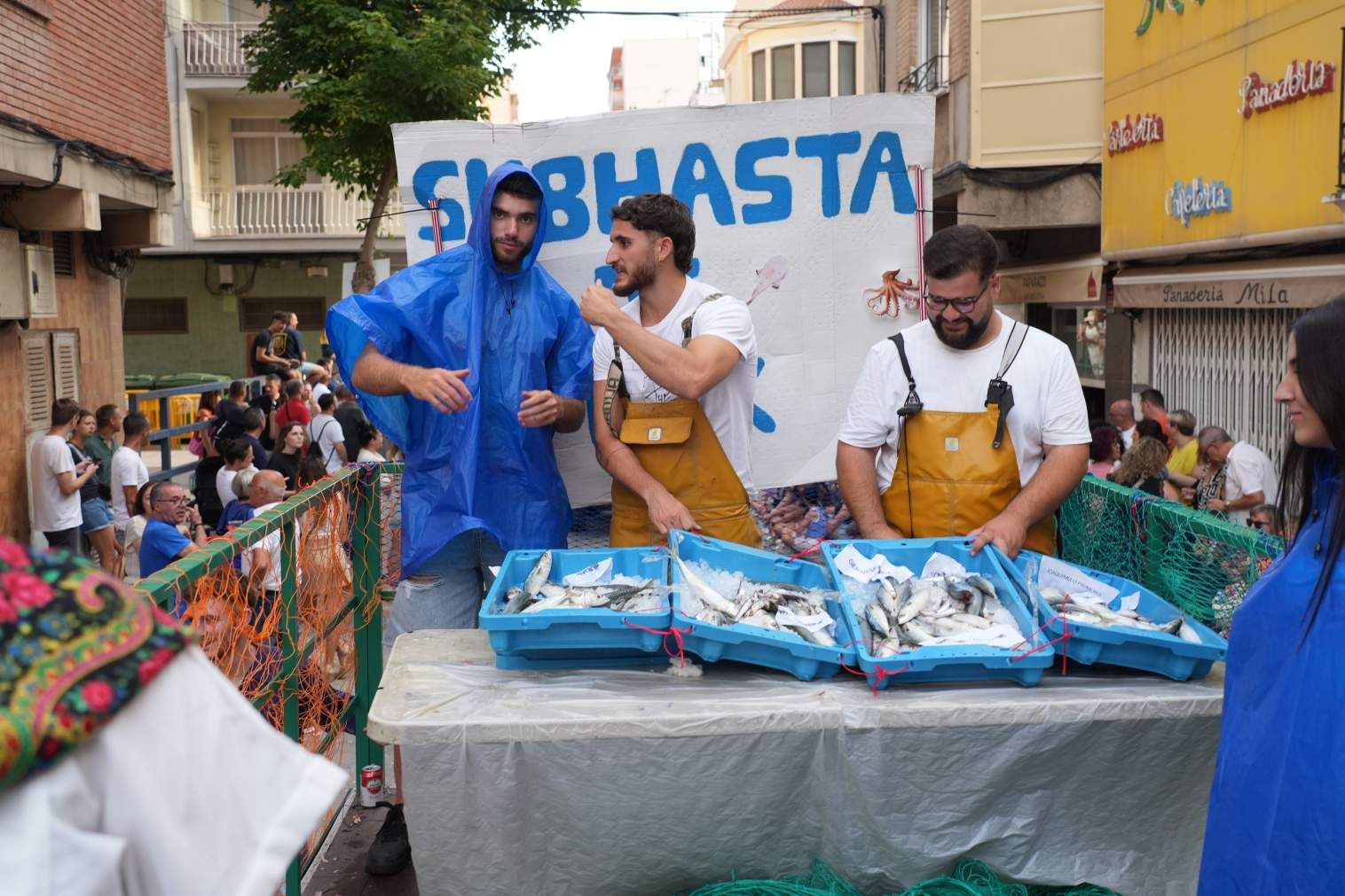 El Grau da inicio a las fiestas de Sant Pere con pólvora, bous y música