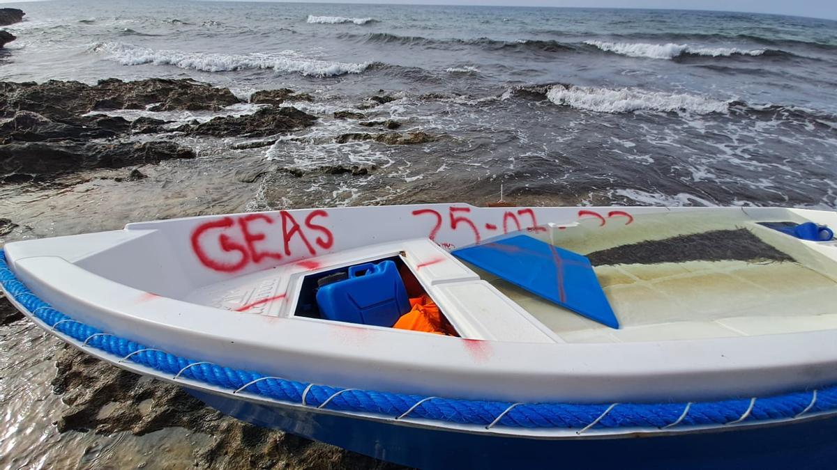 Patera abandonada que llegó en julio de este año a s&#039;Estufador