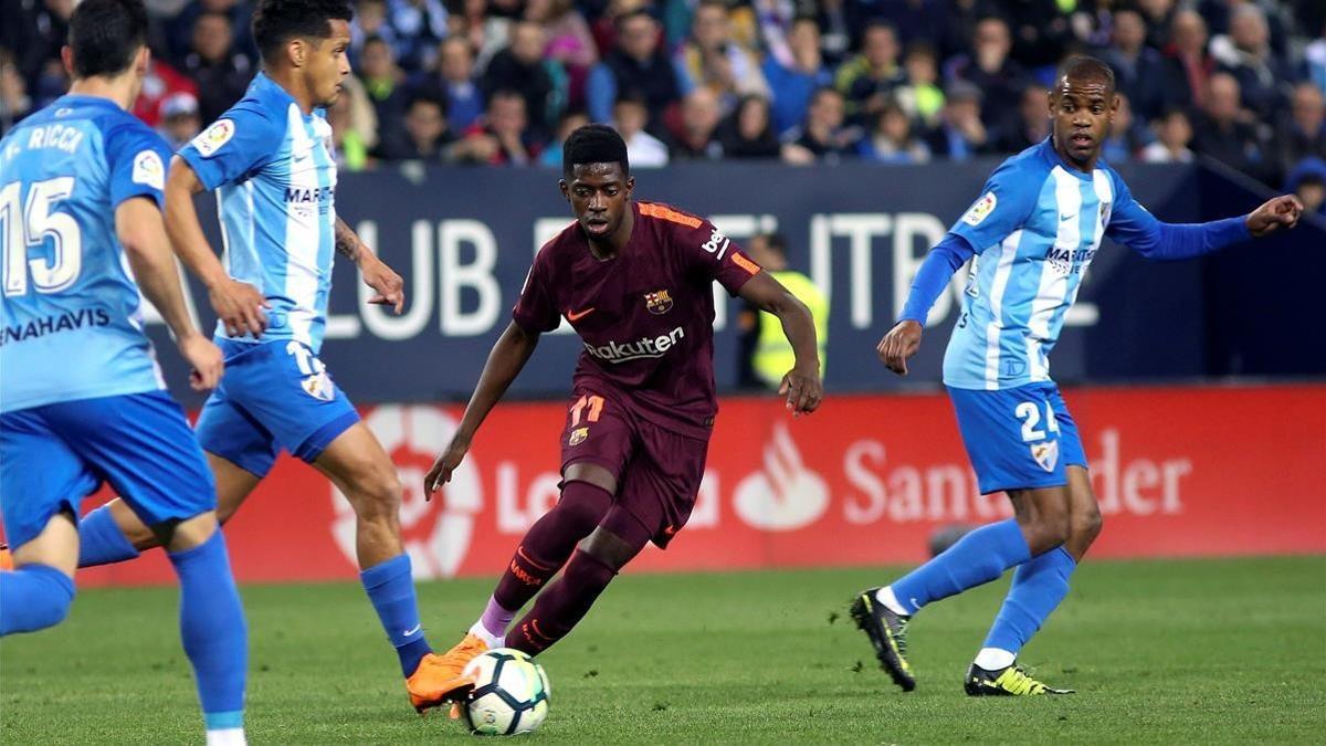 Dembélé presiona a Rosales en La Rosaleda.