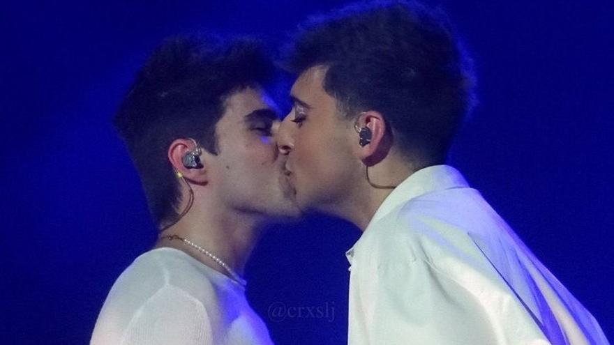 Locura colectiva en concierto de &#039;OT&#039; en Madrid con el beso de amor entre Juanjo y Martin