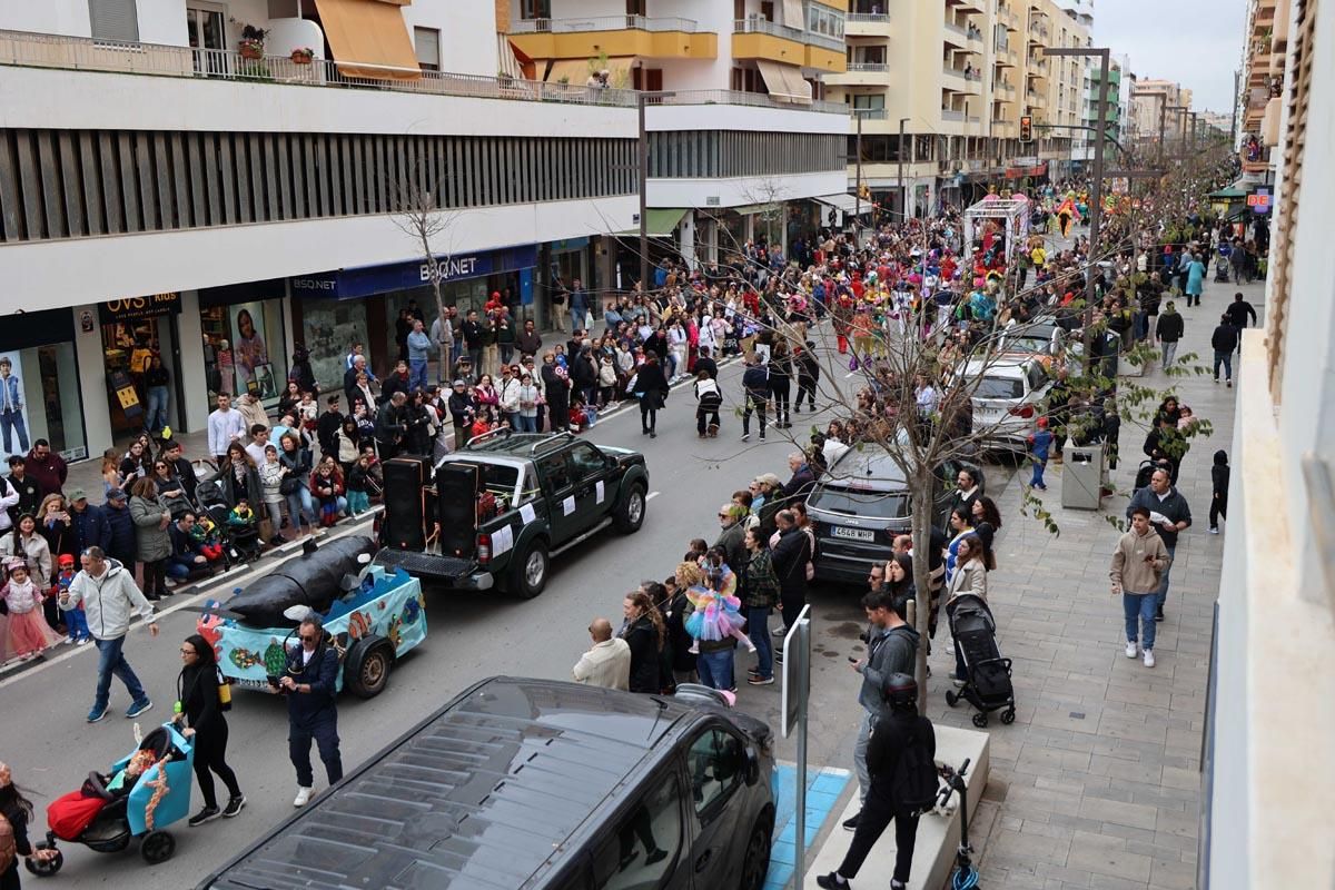 Búscate en las imágenes de la rúa de Carnaval de Ibiza