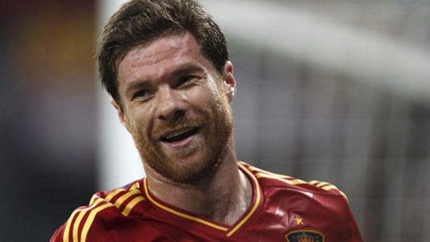 Xabi Alonso en un partido con la selección.