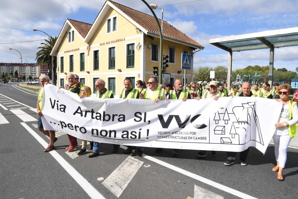 Vecinos cortan tráfico en protesta por el trazado