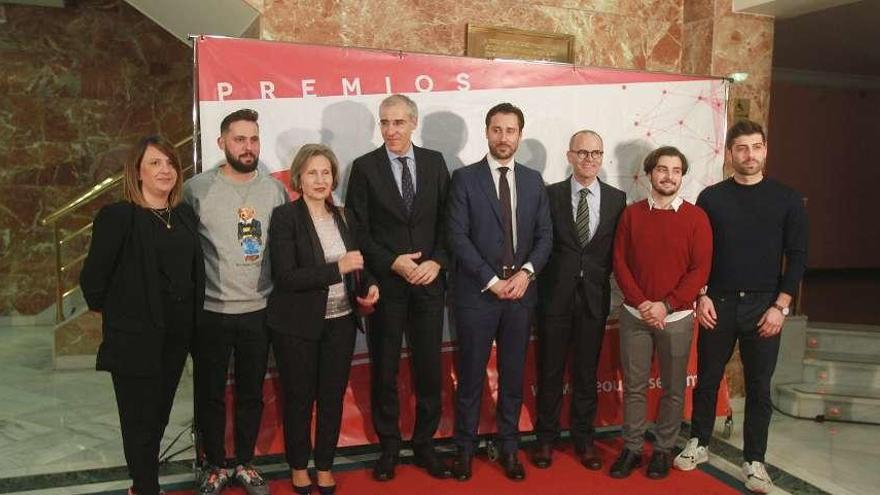 Gabriela Morello, José Manuel Doval, Isidora Gómez, Francisco Conde, Lois Babarro, Jesús Vázquez, Álvaro Rodríguez y Hugo Pérez, ayer, en el Teatro Principal de Ourense. // Iñaki Osorio