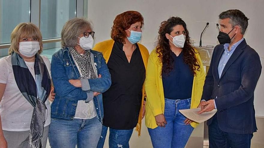 Representantes de las trabajadoras de Ayuda a Domicilio