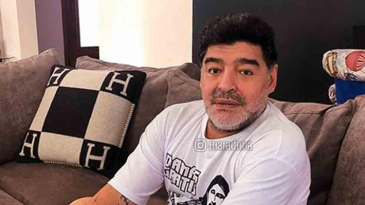 Maradona se ofrece como seleccionador