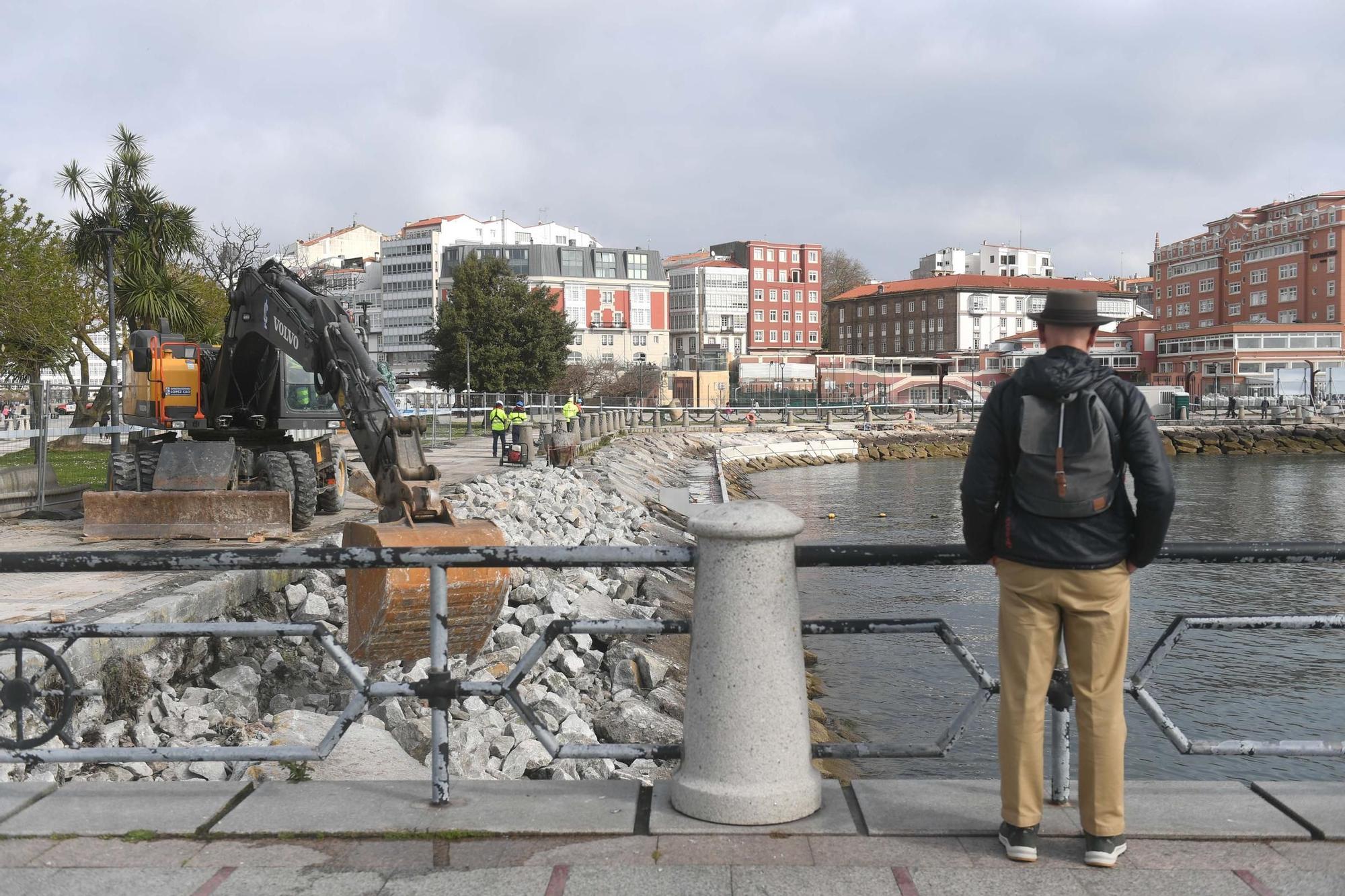 La plataforma de baño en O Parrote, prevista para 2023, apunta a finales de este verano