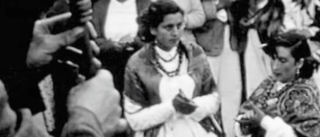 María Teresa Costas e Sara Paz, Damas no Xogho da Bóla, nun fotograma do vídeo de Antón Beiras de 1951.