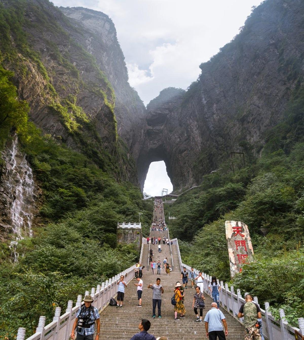 La Puerta del Cielo: entra en otra dimensión a través de la Montaña de  Tianmen - Viajar