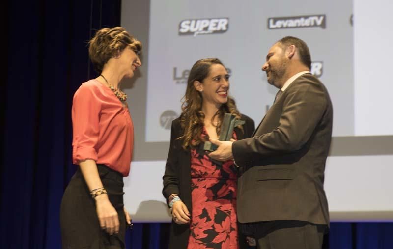 El ministro de Fomento, José Luis Ábalos, entrega el premio de Redes Sociales a Juntas es Mejor