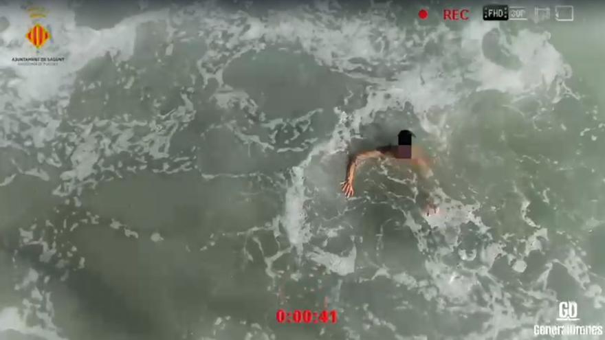Vídeo | Un dron salva a un niño de 14 años de morir ahogado en Sagunt