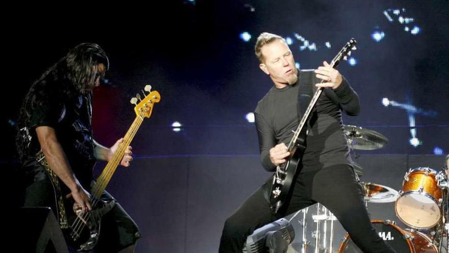 Varios integrantes de Metallica durante un concierto en Madrid.
