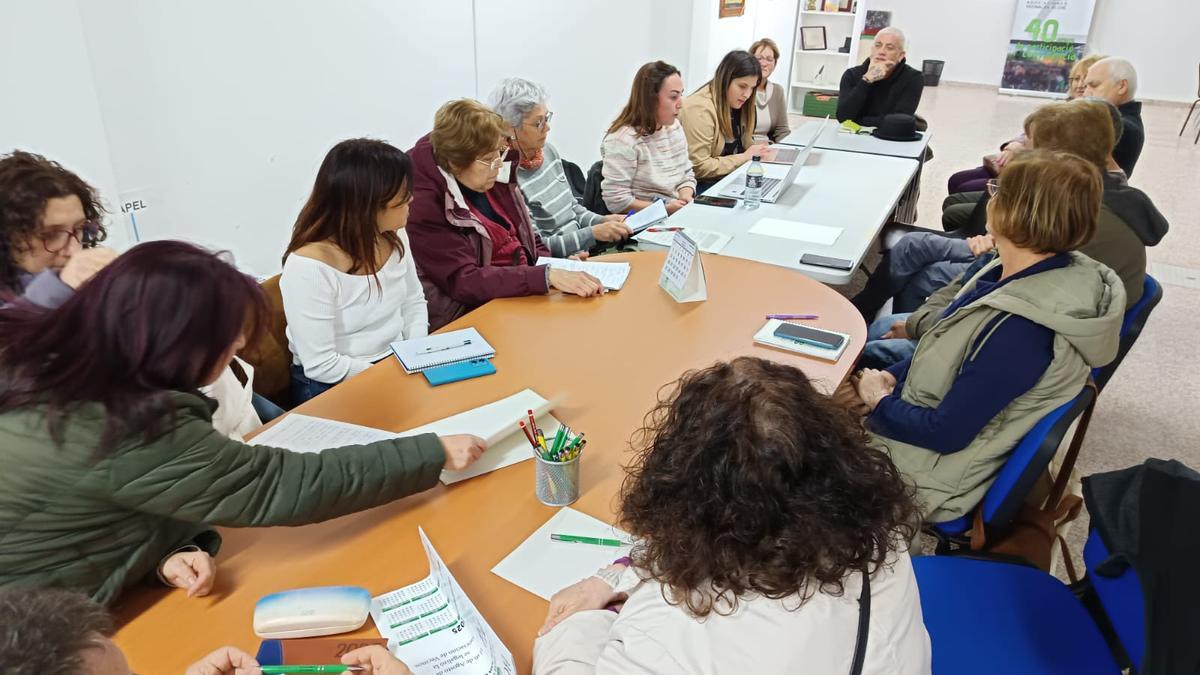 Reunión de ayer de la Plataforma por la Reversión del Hospital del Vinalopó en la FFVV Elx