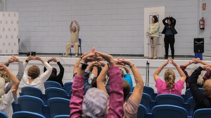 El Ayuntamiento ofrece talleres de yoga para más de 120 adultos mayores de la ciudad