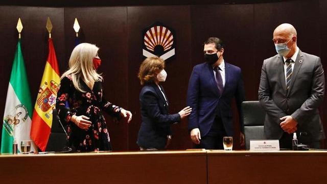 Las cuatro instituciones del Estado rubrican un compromiso para exhumar las fosas de Córdoba