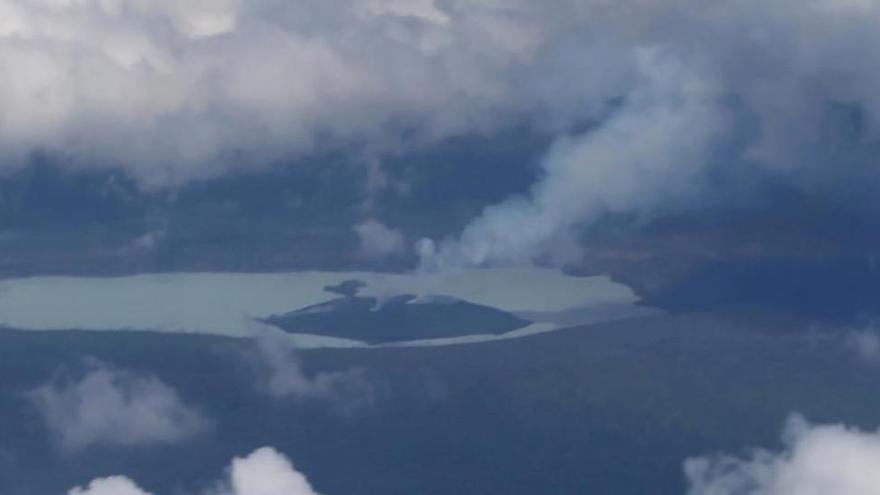 El Gobierno de Vanuatu saca a todos los habitantes de una isla por la erupción de un volcán