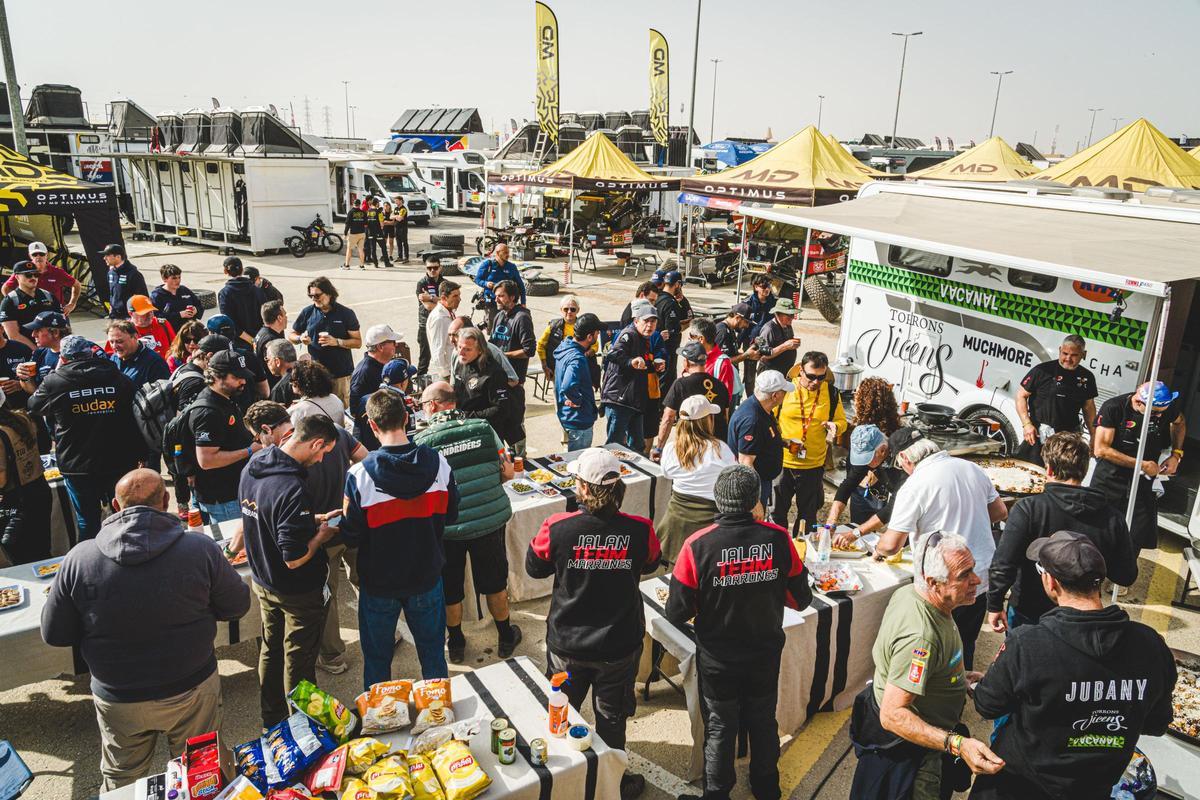Un centenar de invitados disfrutaron de la paella