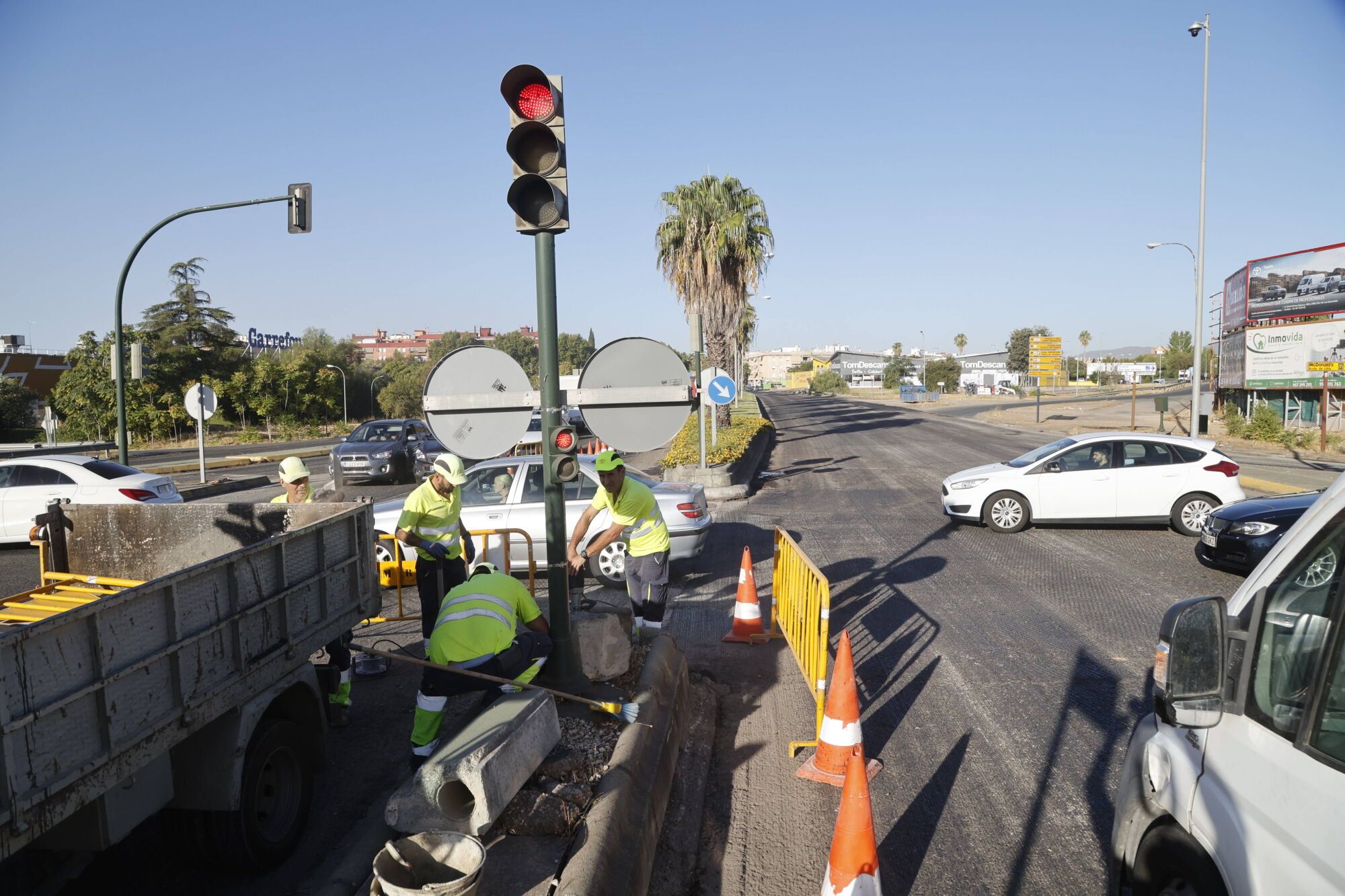 Obras del Plan Asfalto en la avenida de Libia.
