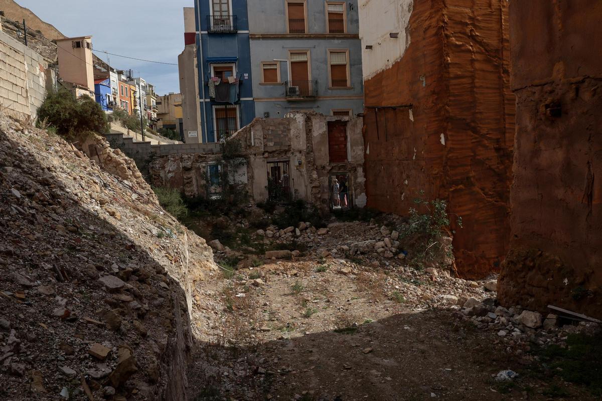 Un solar vacío en el barrio de Alicante.