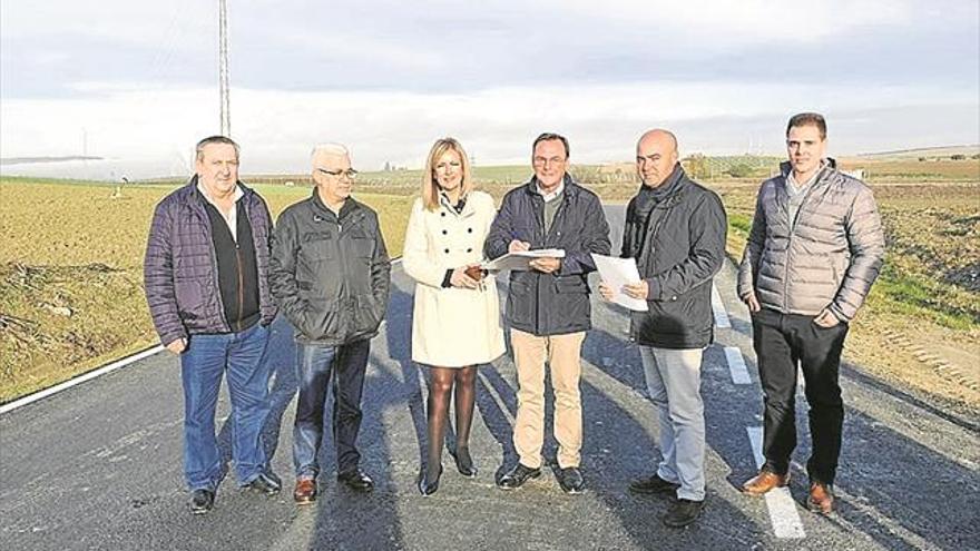 La Diputación arregla el firme de dos carreteras provinciales en la comarca