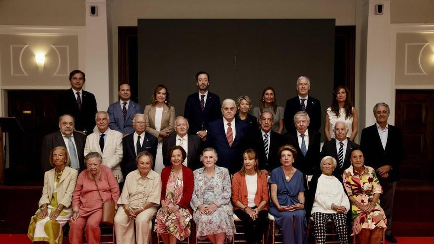 El Club de Regatas festeja su Día del Socio "más histórico" al entregar por vez primera a mujeres la insignia de oro: "Es especial y emotivo"