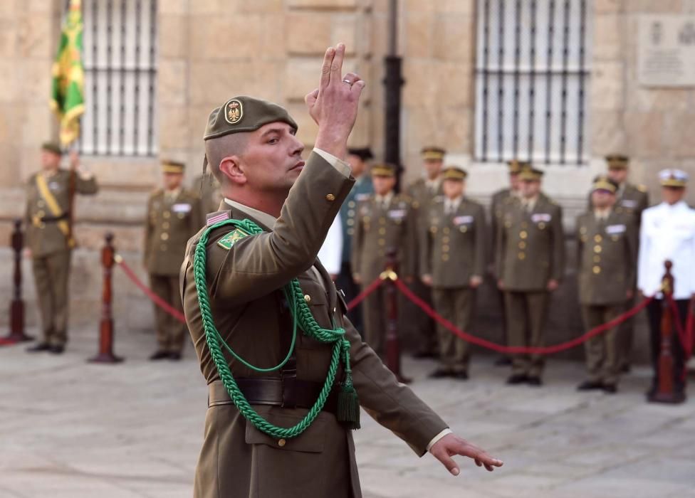 Homenaje a la bandera de la Asociación de Meigas de las Hogueras de San Juan