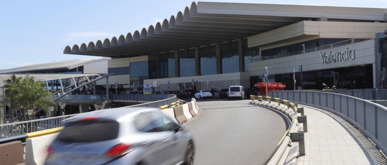 Terminal de salidas del aeropuerto de Valencia.