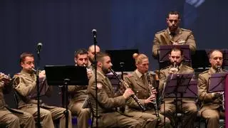 El tenor Ángel Cortés, finalista de "La Voz", deleita al público en el Concierto Navideño de Zamora con su actuación