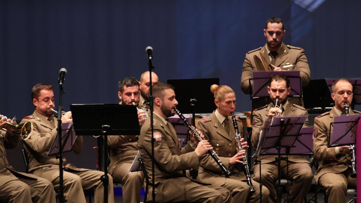La emoción del Concierto Navideño Cívico-Militar resuena en el Ramos Carrión