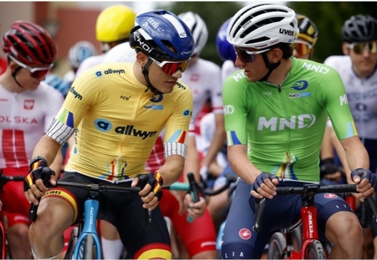 Martí, con otro ciclista, en la prueba de la Carrera de la Paz.