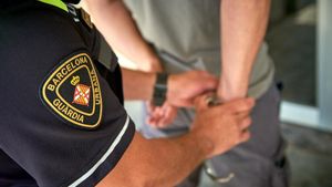 Detingut un jove per agredir i violar una noia a Barcelona