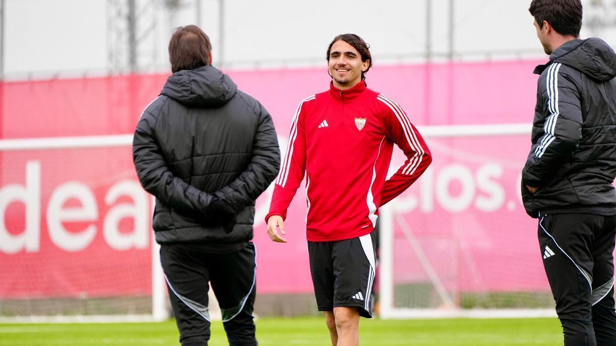 Nico Guillén entrena con el primer equipo el día de su cumpleaños