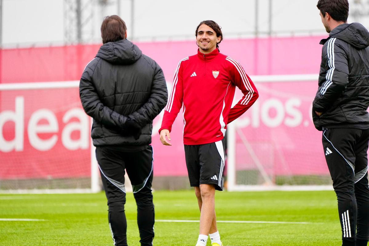 Nico Guillén entrena con el primer equipo el día de su cumpleaños