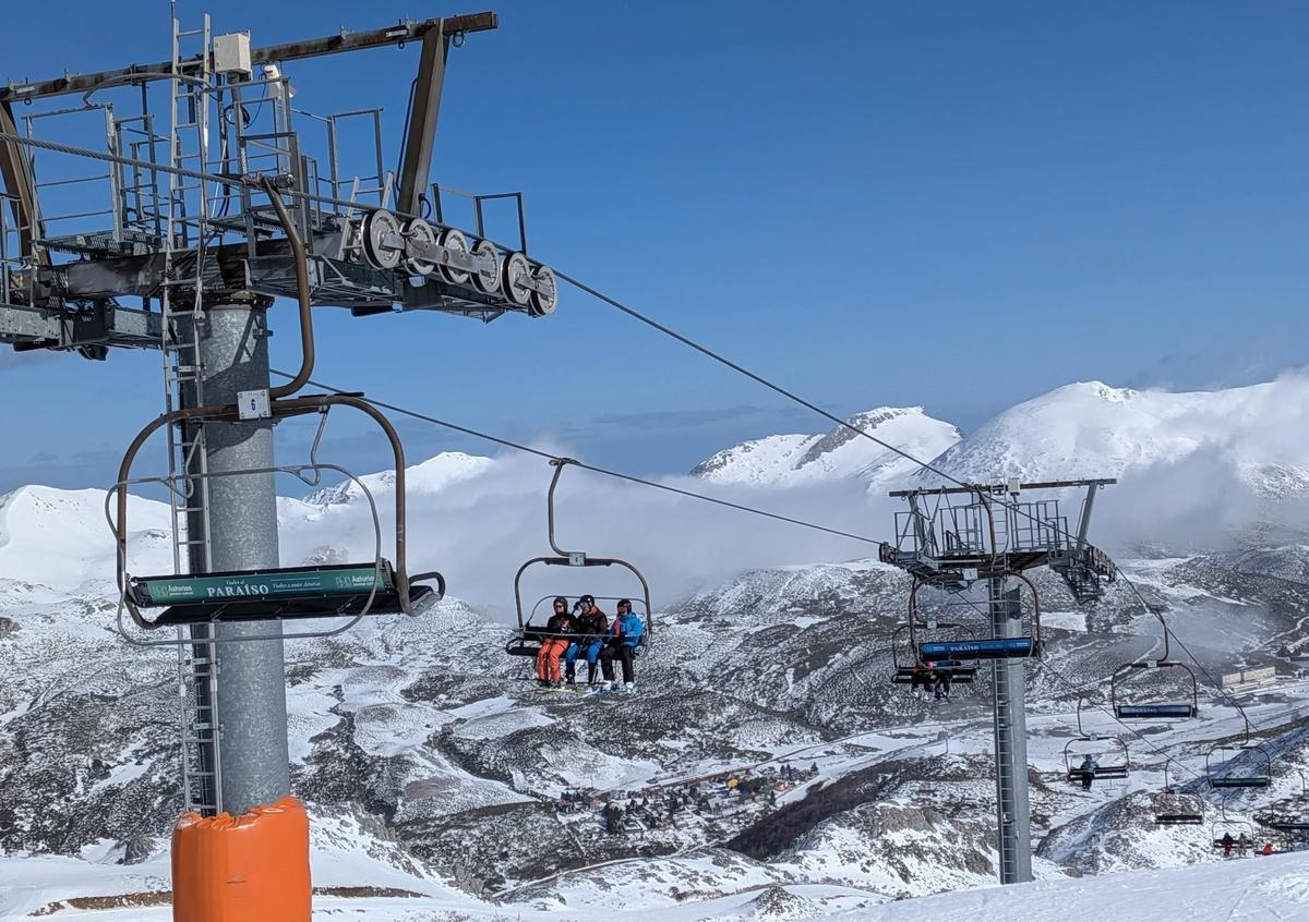 Esquiadores en Fuentes de Invierno, esta semana.