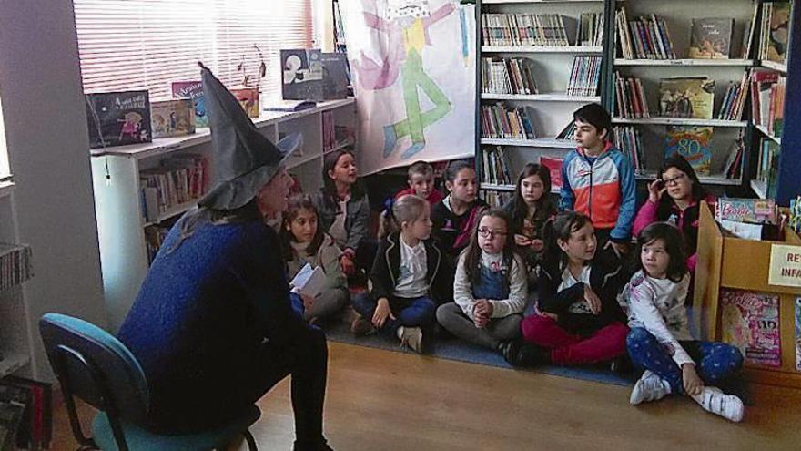 Niños asistentes a una actividad de &quot;Sábados Lectores&quot;. // FdV